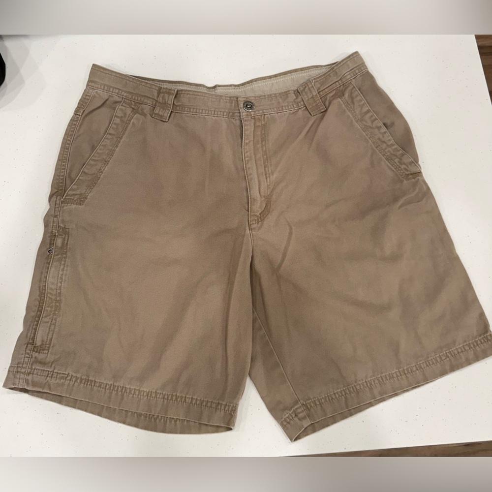 Columbia Men's Tan Cargo Shorts